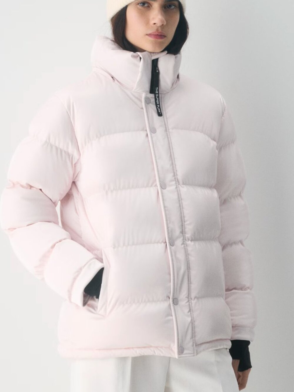 Aritzia Superpuff in chalk pink